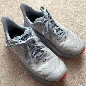 Hoka Arahi 6 running shoes